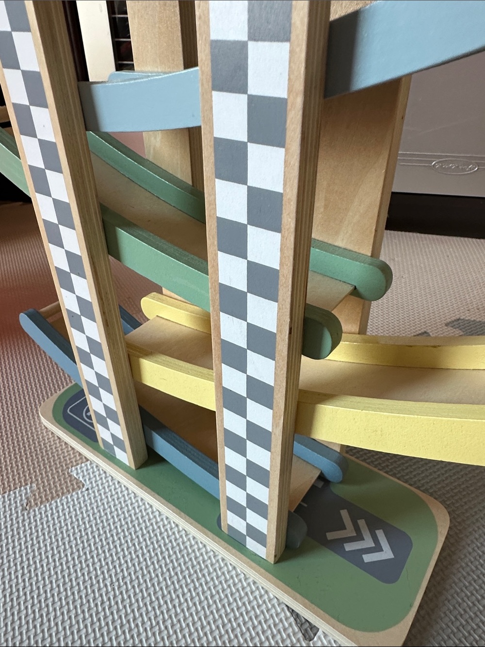 Wooden Racing Ramp Toy - Yellow & Green Cars - Picture 3 of 3